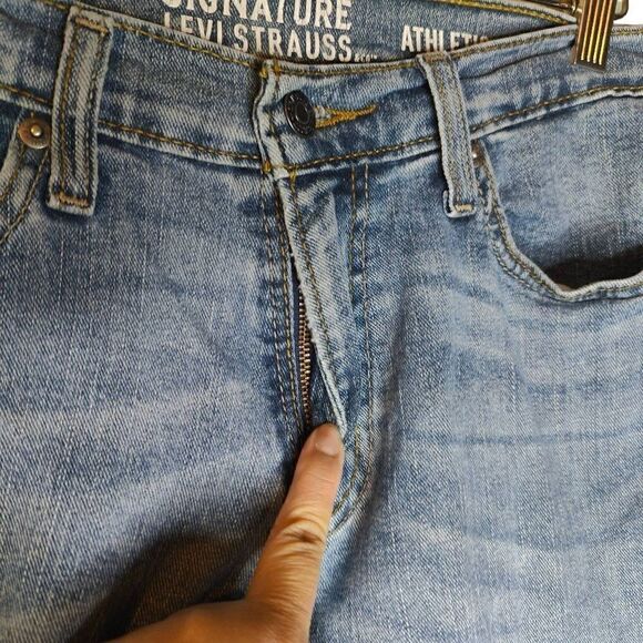 Levi Strauss Athletic Light Wash Denim Jeans - Picture 6 of 8
